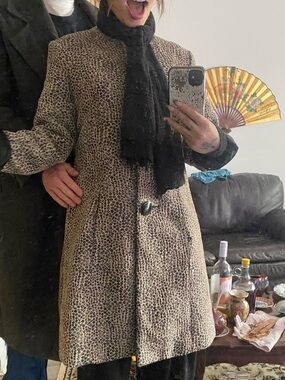 Vintage Le château Leopard print trench coat with black buttons size Large